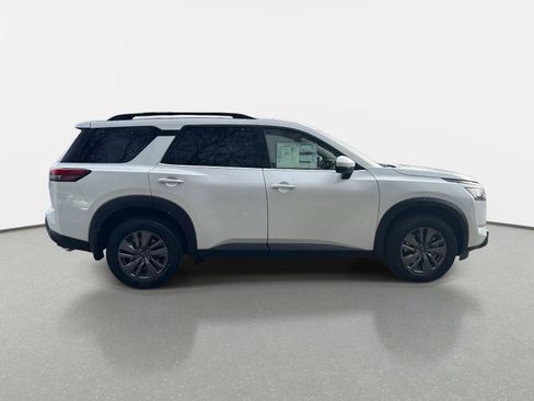 New 2025 Nissan Pathfinder SV image 4