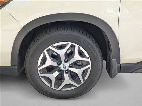 Used 2019 Subaru Forester Premium AWD/4WD image 14