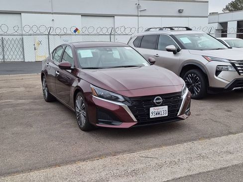 Used 2025 Nissan Altima 2.5 SL FWD image 2