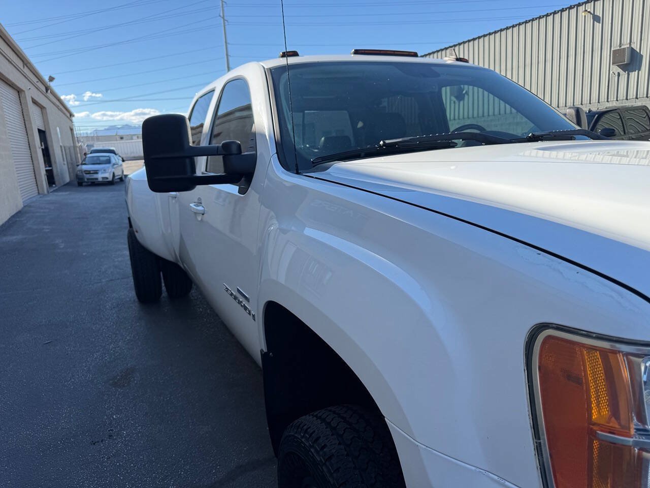 Used 2007 GMC Sierra 3500 SLT w/ Entertainment Package AWD/4WD image 15