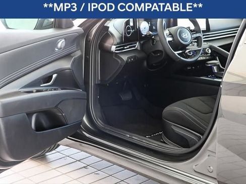 Used 2024 Hyundai Elantra SEL w/ Convenience Package image 13