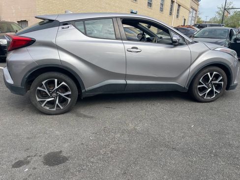 Used 2018 Toyota C-HR XLE image 3