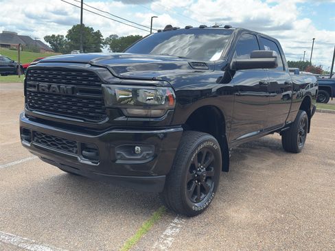 Used 2022 RAM 2500 Big Horn w/ Night Edition AWD/4WD image 3