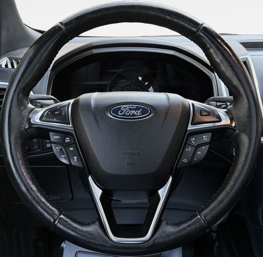 Used 2022 Ford Edge Titanium w/ Equipment Group 301A AWD/4WD image 18