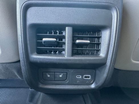 Used 2021 Cadillac XT4 Luxury w/ Cold Weather Package image 12