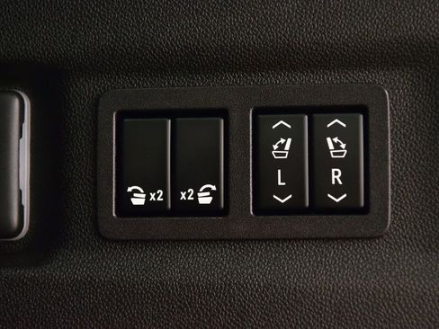 Used 2024 GMC Yukon XL Denali AWD/4WD image 27