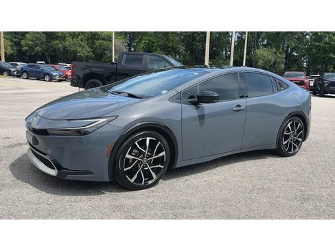 Used 2025 Toyota Prius Plug-In Hybrid FWD image 5