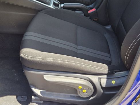 Used 2025 Hyundai Venue SEL FWD image 26