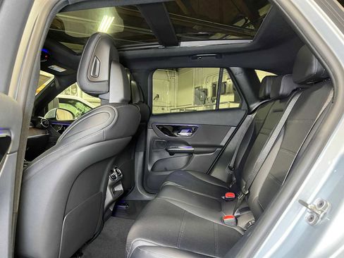 Used 2025 Mercedes-Benz GLC 300 4MATIC image 17