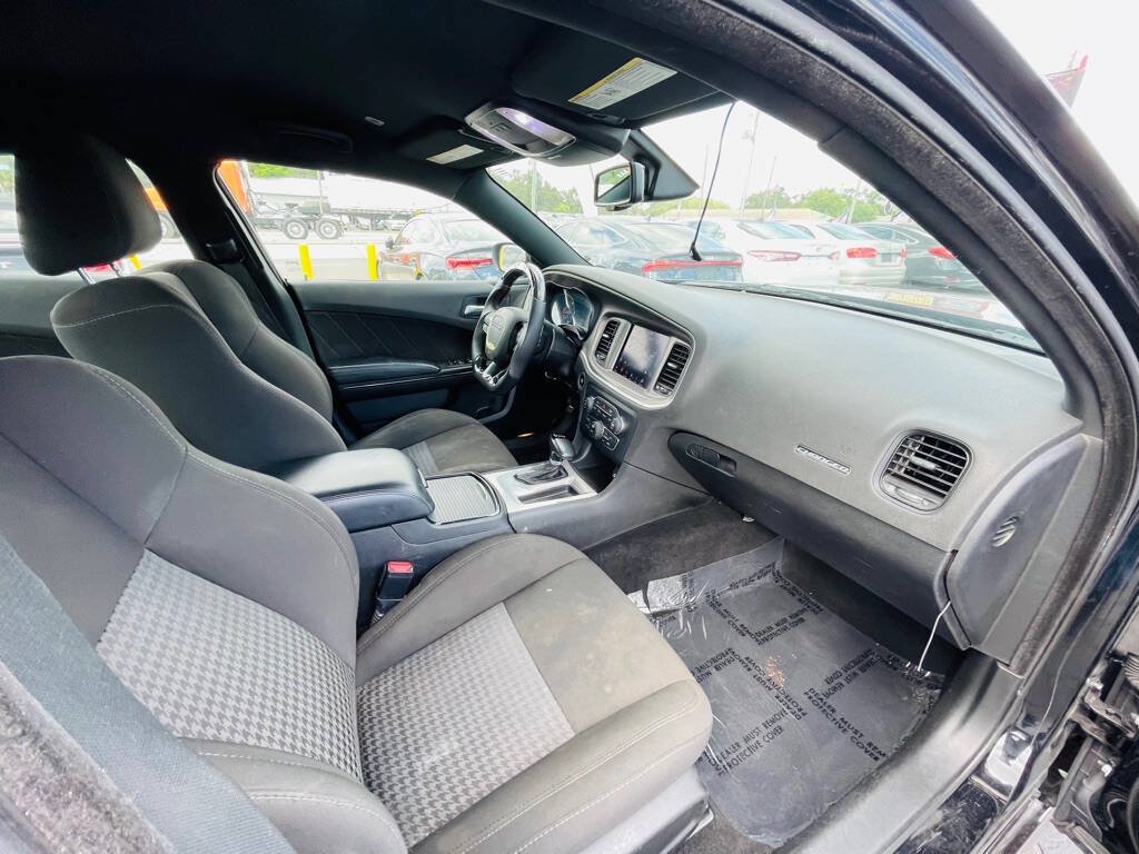 Used 2022 Dodge Charger R/T w/ Blacktop Package RWD image 27
