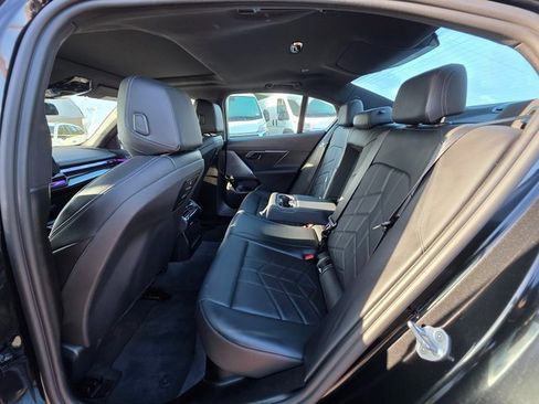 Used 2025 BMW i5 xDrive40 image 13