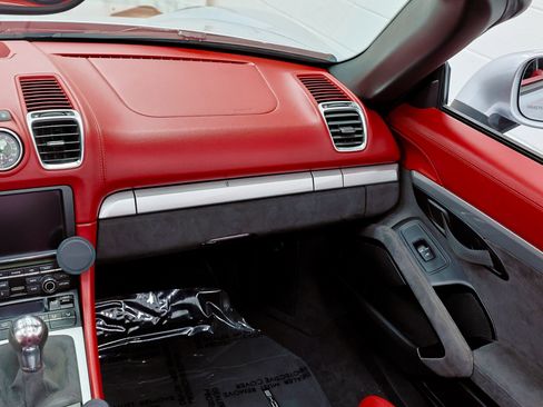 Used 2016 Porsche Boxster Spyder image 89