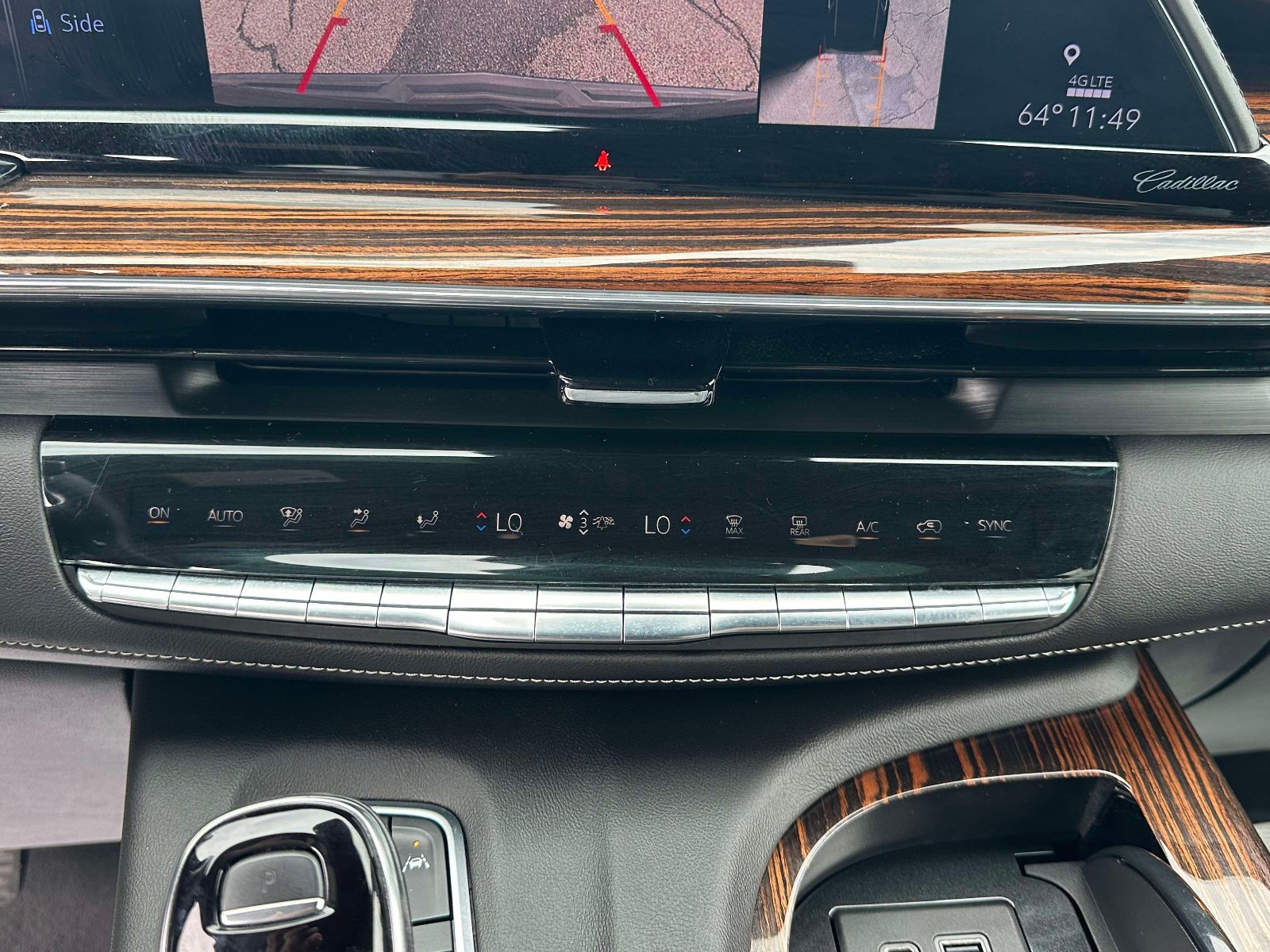 Used 2021 Cadillac Escalade Premium Luxury AWD/4WD image 12