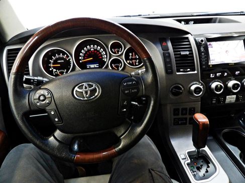 Used 2012 Toyota Sequoia Platinum AWD/4WD image 19