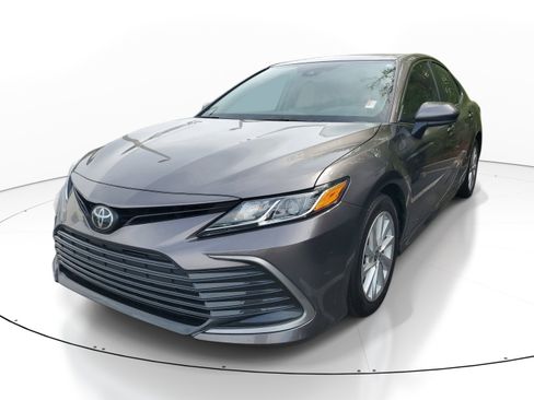 Used 2024 Toyota Camry LE image 3