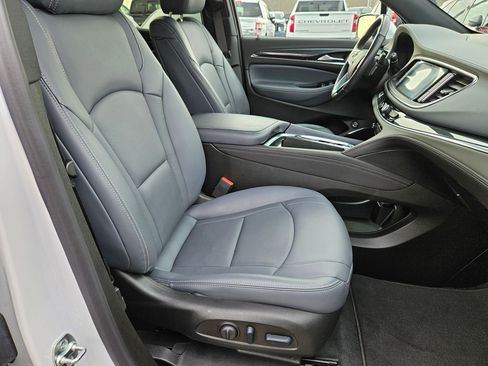 Used 2024 Buick Enclave Essence image 30