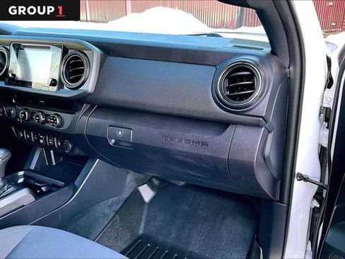 Certified 2018 Toyota Tacoma TRD Off-Road w/ Technology Package image 18