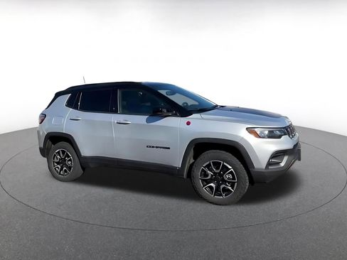 Used 2025 Jeep Compass Trailhawk image 2