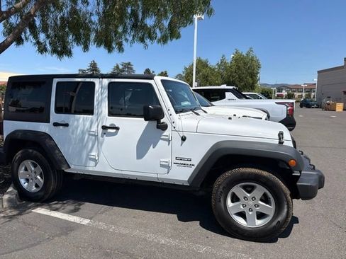 Used 2015 Jeep Wrangler Unlimited Sport w/ Quick Order Package 24S AWD/4WD image 3