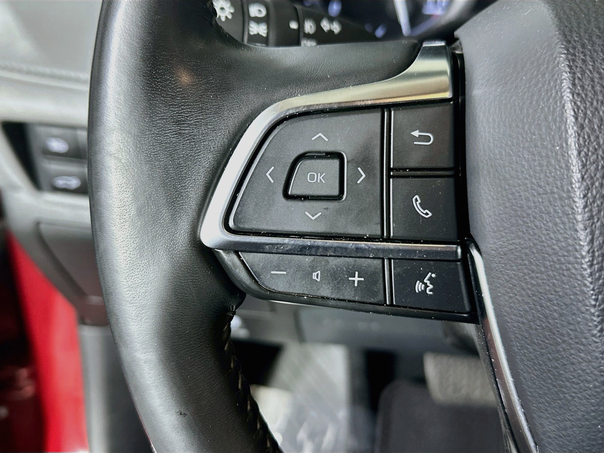 Used 2021 Toyota Highlander XLE AWD/4WD image 16