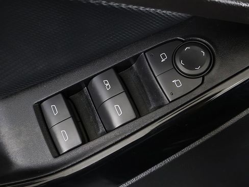 Used 2026 Chevrolet Equinox LT FWD image 38