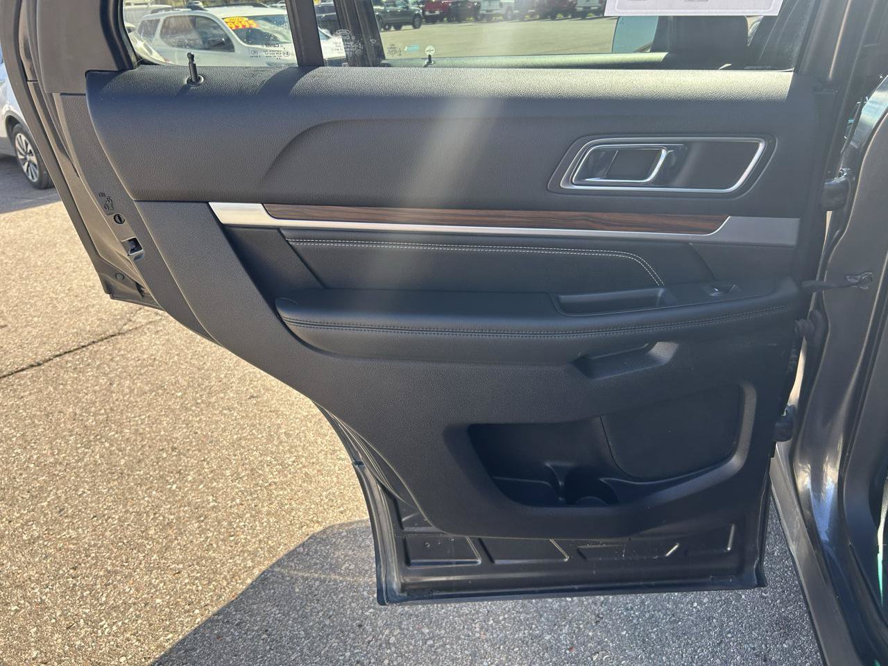 Used 2016 Ford Explorer Limited w/ Equipment Group 301A AWD/4WD image 14