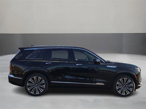 New 2026 Cadillac Vistiq Premium Luxury w/ LPO, Floor Liner Package image 5