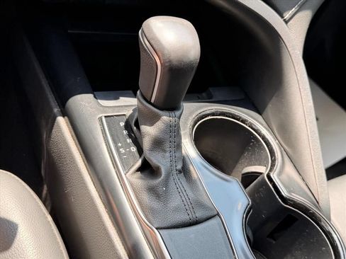 Used 2020 Toyota Camry SE FWD image 20