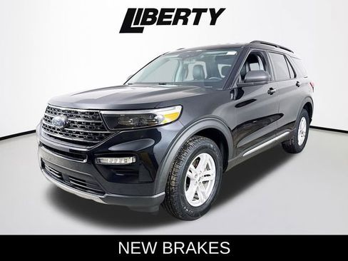 Used 2022 Ford Explorer XLT w/ Equipment Group 202A image 3
