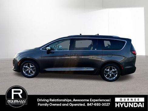 Used 2017 Chrysler Pacifica Limited w/ UConnect Theater Package image 5