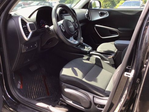 Used 2022 Kia Soul LX FWD image 9