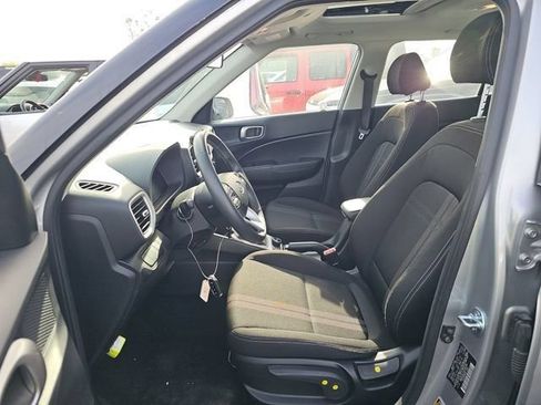 Used 2025 Hyundai Venue SEL FWD image 6