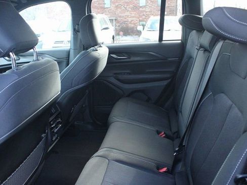 Used 2024 Jeep Grand Cherokee Laredo image 32