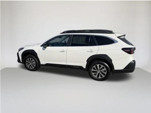 Used 2025 Subaru Outback Premium AWD/4WD image 5