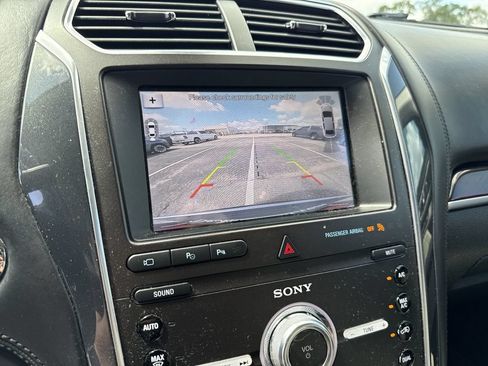 Used 2019 Ford Explorer Platinum AWD/4WD image 21