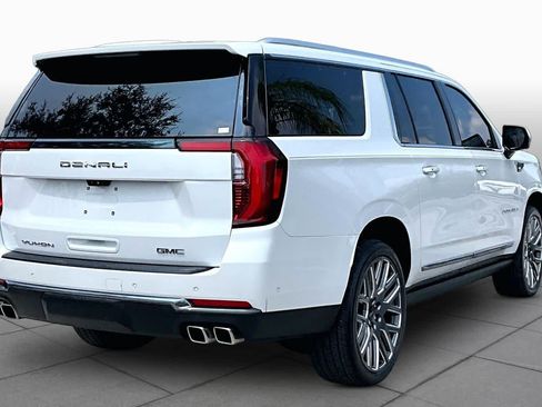 Used 2025 GMC Yukon XL Denali Ultimate AWD/4WD image 13
