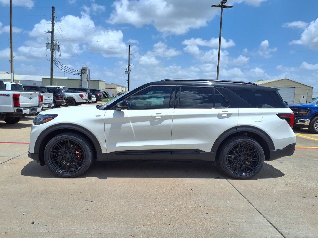 New 2026 Ford Explorer ST-Line w/ ST-Line Street Pack RWD image 3