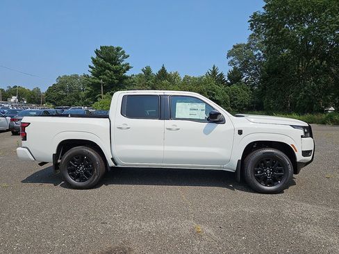 New 2026 Nissan Frontier SV w/ Tow Package AWD/4WD image 8