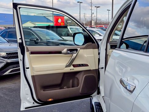 Used 2019 Lexus GX 460 Premium w/ Premium Package image 26