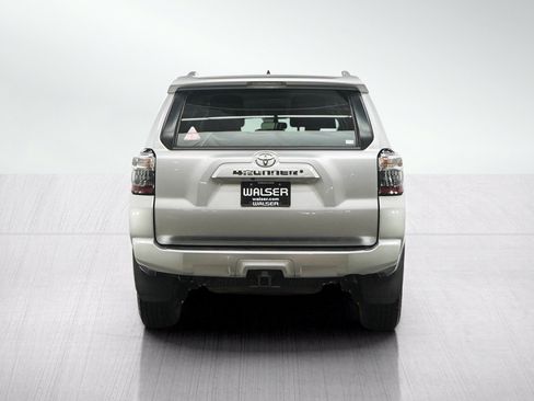 Used 2015 Toyota 4Runner SR5 AWD/4WD image 4