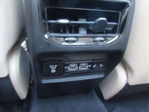 Used 2022 Jeep Grand Cherokee Limited AWD/4WD image 20