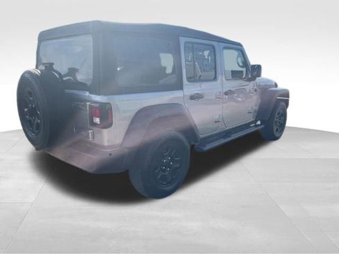 Used 2018 Jeep Wrangler Unlimited Sport AWD/4WD image 8