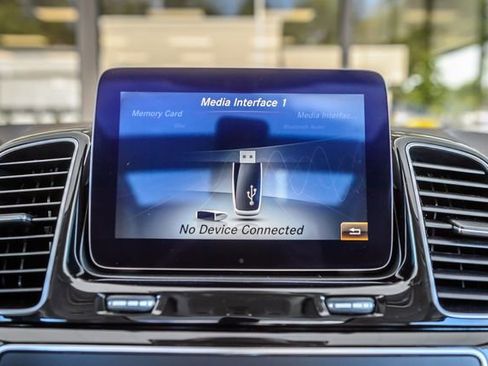 Used 2017 Mercedes-Benz GLS 550 4MATIC image 25