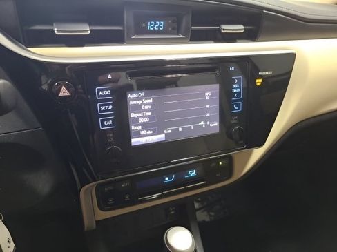 Used 2017 Toyota Corolla LE FWD image 28
