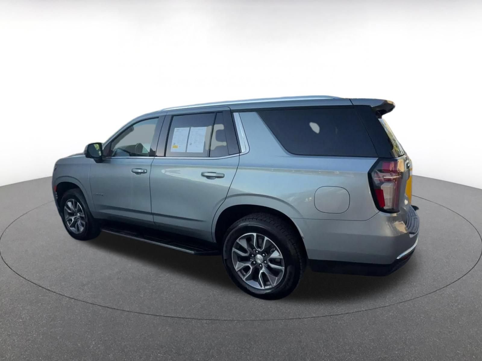 Used 2024 Chevrolet Tahoe LT w/ Luxury Package RWD image 9