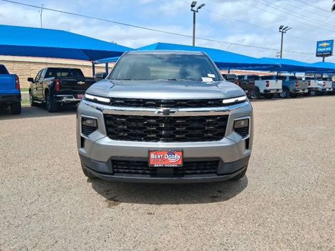 New 2026 Chevrolet Traverse LT w/ Driver Confidence Package FWD image 2