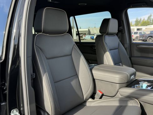 New 2026 Chevrolet Suburban Premier image 20