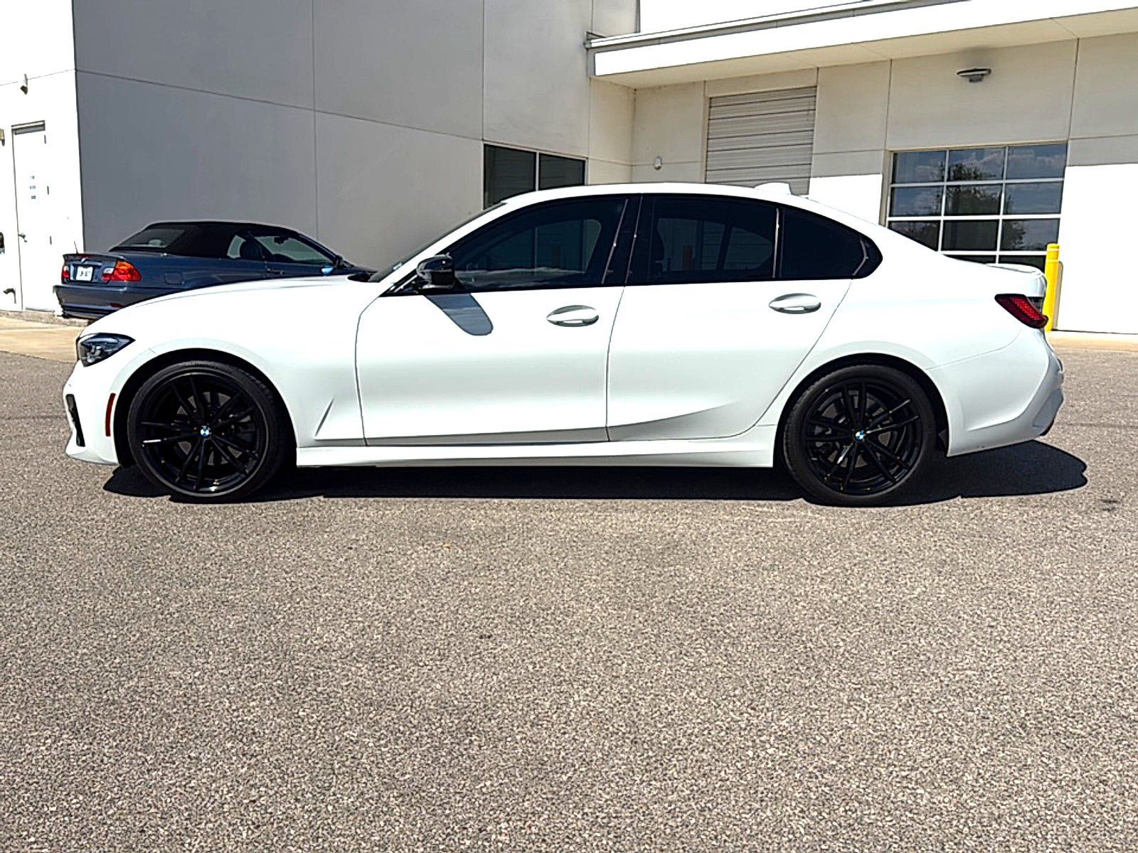Used 2022 BMW 330i Sedan w/ M Sport Package RWD image 4