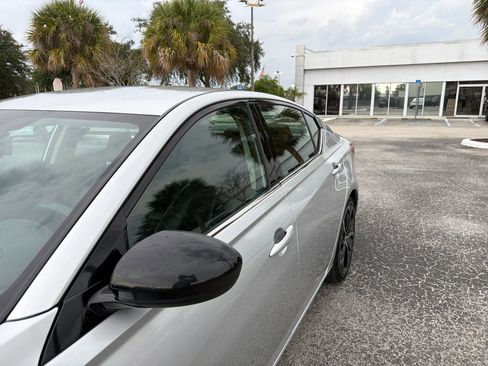 Used 2024 Nissan Altima 2.5 SR FWD image 13