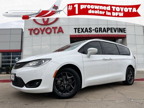 Used 2020 Chrysler Pacifica Touring-L Plus w/ S Appearance Package image 1